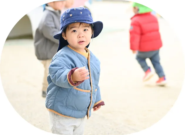 園児たちが遊ぶ様子